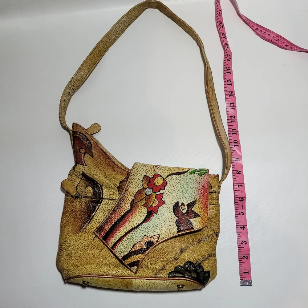 Magnifique hand painted distressed multi colored womans purse w/zipper closure